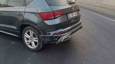 Mardin Artuklu'da iki otomobil çarpıştı, maddi hasar oluştu