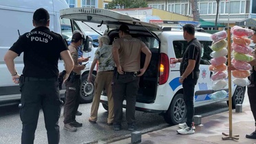 Yerde hareketsiz görünce ambulansı aradılar! Gerçek bambaşka çıktı