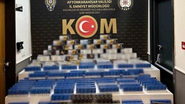 Afyonkarahisar Dinar'da polis baskınında bin paket kaçak sigara ile makaron ele geçirdi