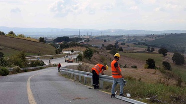 Sakarya'da 16 ilçede 25 kilometrelik çelik oto korkuluk montajına başlandı