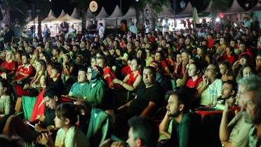 Tekirdağ'da dev ekranda izlenen finalde Filenin Sultanları'nın şampiyonluğu coşkuyla kutlandı
