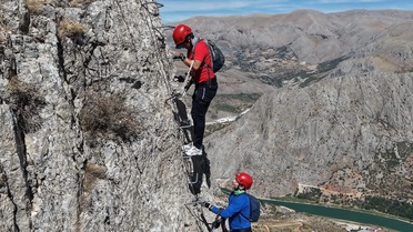 Kemaliye'deki 517 Basamaklı Via Ferrata Parkuru Yerli ve Yabancı Tutkunları Ağırlıyor