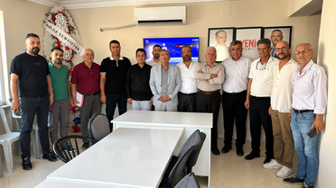 YENİ Parti'de 11 ilçe başkanı, kongrede kurucu il başkanı Ünal Ateş'i destekleme kararı aldı