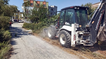 Mersin Akdeniz'de Kazanlı Mahallesi yollarında yenileme çalışması yapıldı