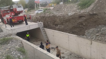 Amasya Taşova'da su kanalı inşaatına düşen G.Y. yaralandı, hastaneye kaldırıldı