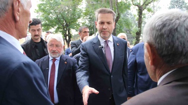 Enerji Bakanı Bayraktar, Çorum'da esnafı ziyaret edip vatandaşlarla buluştu