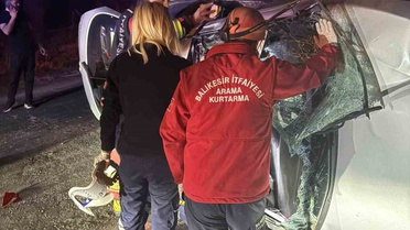 Balıkesir Balya'da otomobil şarampole uçtu, 2 yaralı sağlık ekiplerine teslim edildi