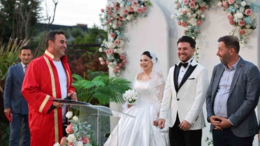 Başiskele Belediye Başkanı Özlü, vatandaşlarla buluşup düğünlerde nikah kıydı