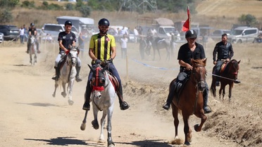 Bolu Gerede'deki rahvan at yarışlarında 75 at derece için kıyasıya mücadele etti