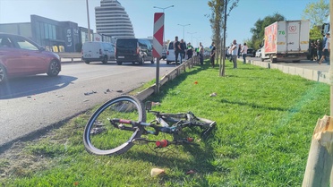 Bursa İnegöl'de otomobilin çarptığı 13 yaşındaki bisikletli Ayşe Gölen hayatını kaybetti