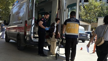 Bursa İnegöl'de otomobiller çarpıştı, 1'i bebek 6 kişi yaralandı