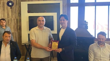 Çay Emniyet Müdürü Arıkan, Bolvadin'e atandı ve veda yemeğinde plaket aldı