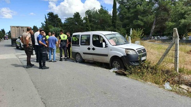 Samsun Bafra'da rahatsızlanan sürücü mezarlıkta direğe çarptı