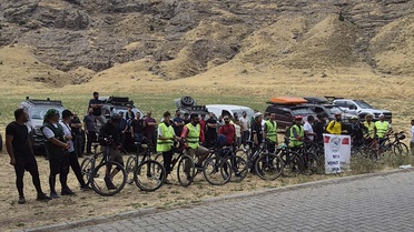 Tatvan'da doğaseverler Van Gölü sahilindeki İncekaya köyüne bisiklet turu yaptı