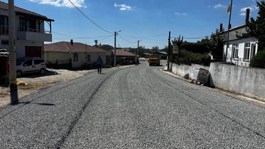 Edirne Özel İdaresi Enez Kocaali köyünde 1,5 km yolu sathi kaplamayla tamamladı