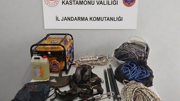 Pınarbaşı'nda kaçak define kazısı yapan 4 şahıs fotokapanla suçüstü yakalandı