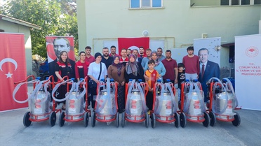 Çorum Kargı'da 7 yetiştiriciye süt sağım makinesi hibe edildi