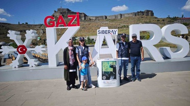 Kars Emniyeti siber dolandırıcılığa karşı vatandaşları bilinçlendirmek için sahaya indi