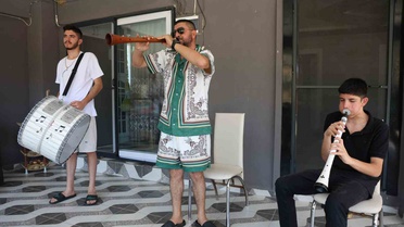 Aydın Koçarlı'da baba ve iki oğlu, davul zurnayla aile mesleğini yaşatıyor