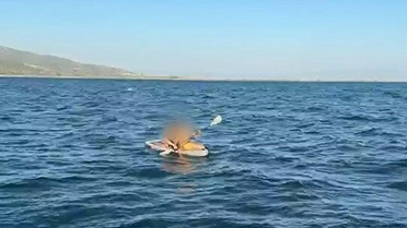 Aydın'ın Söke açıklarında kürek sörfü yapan 2 kişi akıntıda sürüklendi, Sahil Güvenlik kurtardı