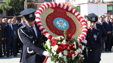 Manisa'da düşman işgalinin 104. yılında Cumhuriyet Meydanı'nda tören yapıldı