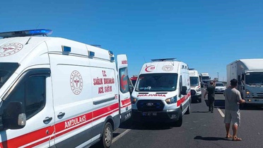 Mardin Artuklu'da öğrenci servisi devrildi, 13 öğrenci yaralandı