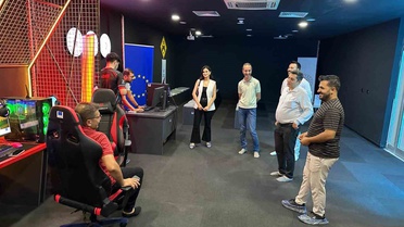 Mardin'deki kamu destekli e-spor merkezi, Türkiye finallerine kalan takımı ağırladı