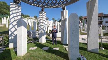 Özgür Özel, Mladiç'in cenazesine askeri tören yapılmasını kınadı