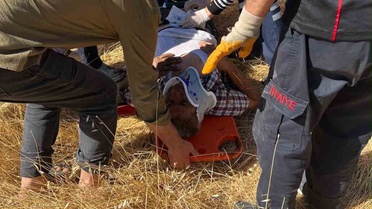 Şanlıurfa Birecik'te devrilen traktörün sürücüsü yaralı kurtarıldı, hastaneye kaldırıldı