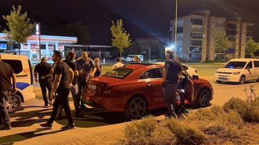 Denizli'de sokağa attıkları maytap bir gencin elinde patladı; 3 şüpheli yakalandı