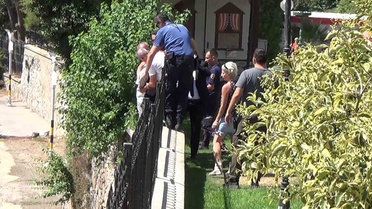Aydın Efeler'de tren yoluna atlamak isteyen adamı polis ve itfaiye son anda kurtardı