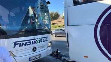 Ümraniye TEM Otoyolu'nda 4 aracın karıştığı zincirleme kazada ölen ya da yaralanan olmadı