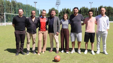 Turgutluspor'da teknik direktörlüğe 22 yaşındaki Zeynep Mestan getirildi