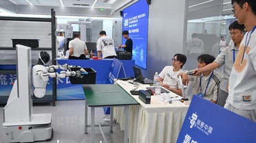 Çin'in Chongqing kentinde akıllı robot yarışması başladı