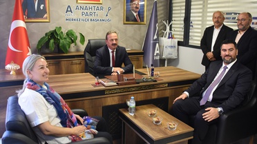 Anahtar Parti lideri Ağıralioğlu, Kırıkkale'de esnafı ziyaret edip il başkanlığına gitti