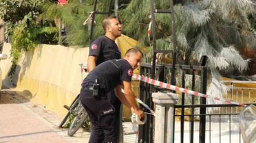 Antalya'da düşen iskelede 2 boya işçisi 13. katta asılı kaldı, balkondan kurtuldu