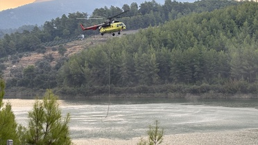 Antalya'nın Kumluca ilçesindeki orman yangınına müdahale sürüyor