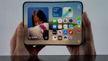 Apple ilk katlanabilir iPhone'u tanıttı! İşte satış fiyatı ve teknik özellikleri