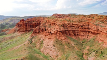Arizona kanyonlarına benzetilen Bayam Kızıllıkları doğa tutkunlarını bekliyor
