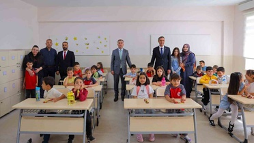 Bayburt'ta 1'inci sınıf öğrencileri Uyum Haftası'nda Vali Eldivan'la buluştu