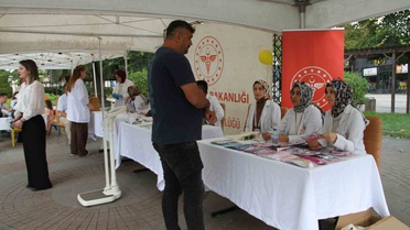 Samsun Çarşamba'da sağlık standında Halk Sağlığı Haftası'nda ücretsiz tarama yapılıyor