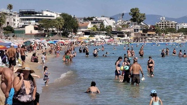 Didim'de sıcaklar sürüyor, Altınkum Plajı dolup taşıyor