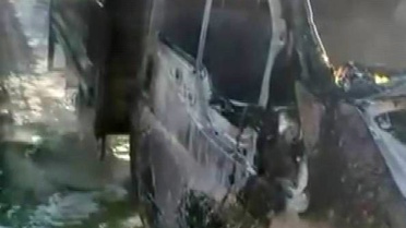 Diyarbakır’da seyir halindeki kamyonet küle döndü