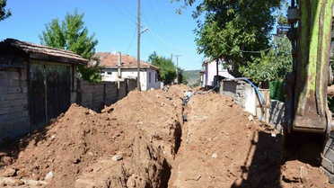 Emet Kaymakamı Bahatlar ve Yağcık köylerindeki altyapı çalışmalarını yerinde inceledi