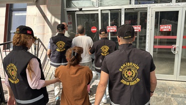 Eskişehir'de hırsızlıktan 78 yıl hapis cezası bulunan 2 şüpheli yakalandı