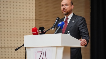 75 Günde Hafızlık Programını bitiren 40 kız öğrenci İstanbul'da belgelerini aldı