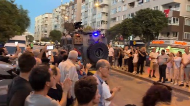 İzmir Karabağlar'da banka şubesinde rehin alan şüpheli gözaltına alındı