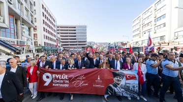 İzmir’de zafer yürüyüşü