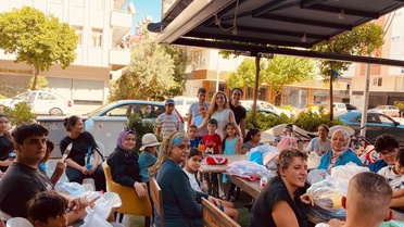 Kanseri 3 kez yendi, kendini çocuklara adadı