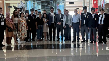 Edremit'in kurtuluş yıl dönümünde Kocaseyit Havalimanı'nda gazilere yemekli program düzenlendi